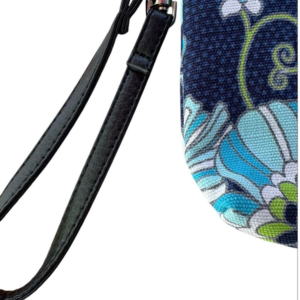 NEW Thirty-One Flower Wristlet - Picture 2 of 7